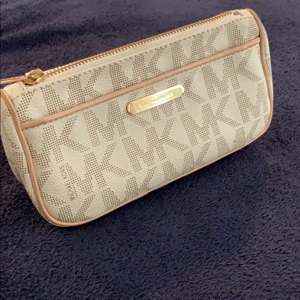 Michael kors travel pouch